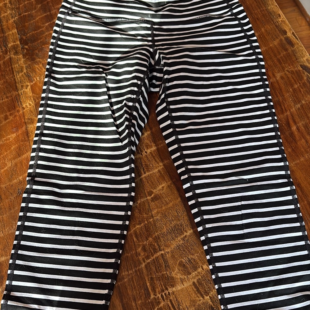 Women’s Athleta size Small Black & White Striped Leggings - cropped